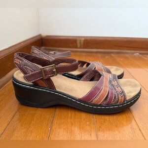 Clark’s Lexi Bendables Brown Strappy Leather Sandals Cushioned Wedge Size 10